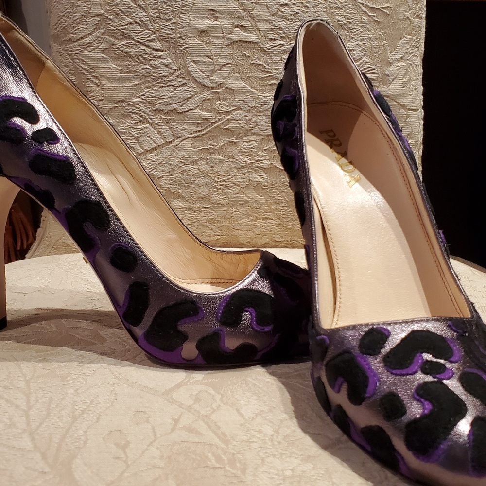 Prada Size 6 pop of black and purple